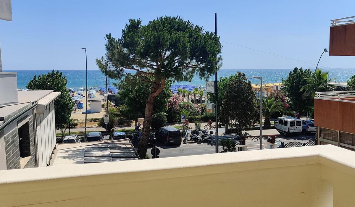 Residence Riviera Alba Adriatica Exterior foto