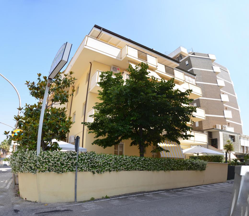 Residence Riviera Alba Adriatica Exterior foto